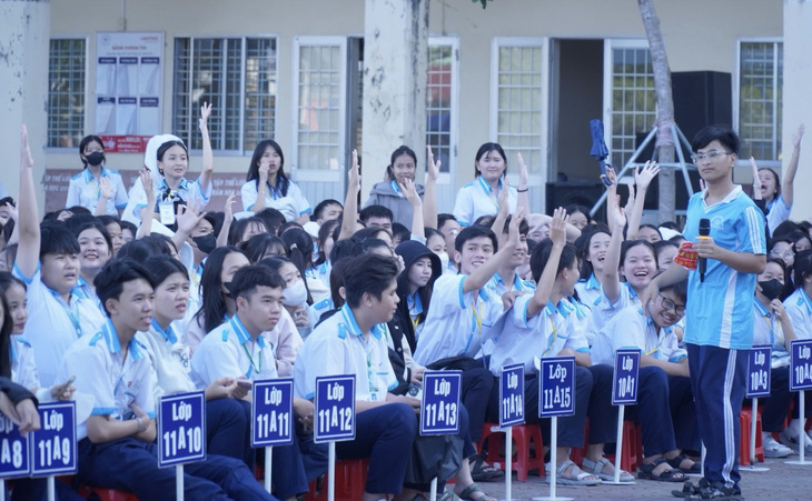 Many students from remote district schools won national excellent student awards - Photo 1.