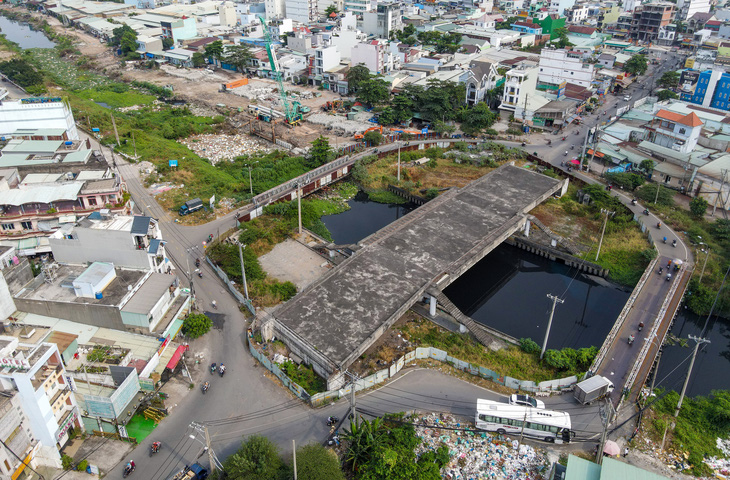 Tin tức sáng 21-1: TP.HCM thông xe cầu Tân Kỳ Tân Quý; Tổng giám đốc BĐS Phát Đạt bán sạch cổ phiếu - Ảnh 1.