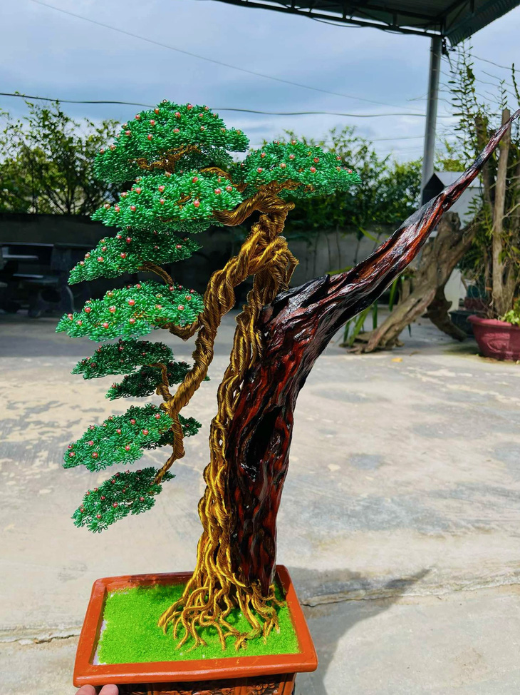 Bonsai dây nhôm xuống chợ Tết, đẹp hút hồn khách mua - Ảnh 8.