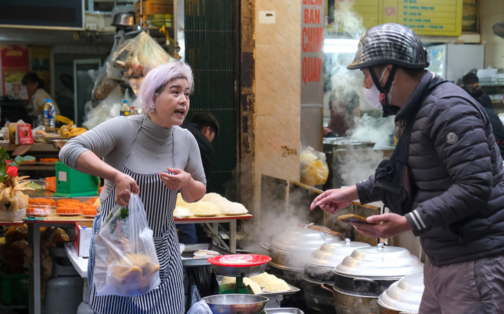 Bánh, thạch cá chép thỏi vàng 'đắt như tôm tươi' ngày Tết ông Công, ông Táo - Ảnh 9.