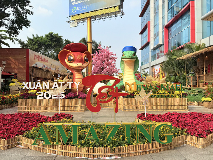 Đường hoa xuân Menas Mall mở cửa miễn phí tại TP.HCM - Ảnh 2.