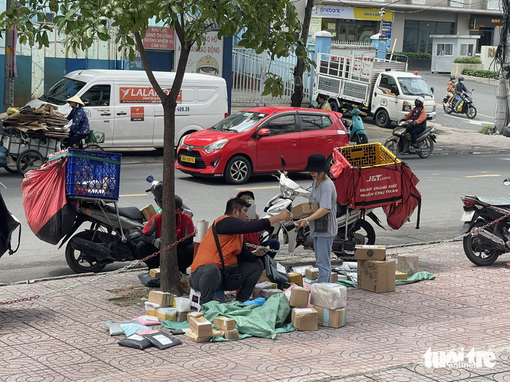 Nghề shipper, áp lực trên từng 'ngôi sao' - Ảnh 2.