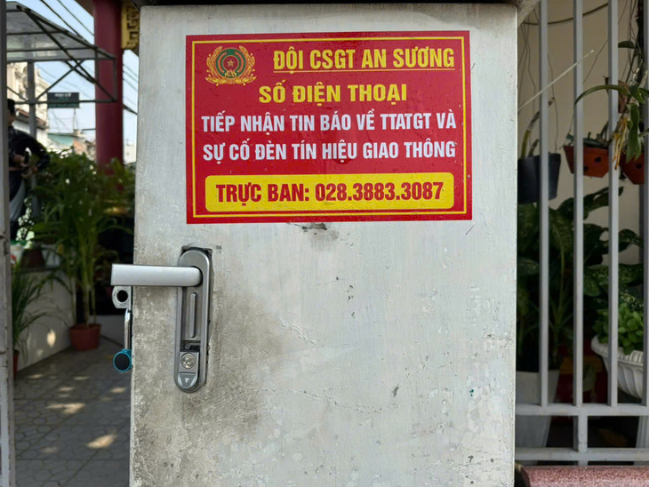 Thấy đèn tín hiệu giao thông gặp sự cố, người dân cần làm gì? - Ảnh 1.