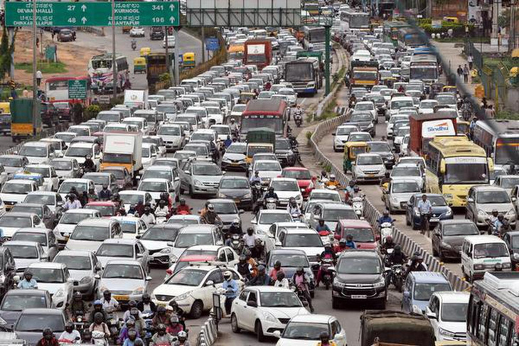 Tắc đường, xe 'chôn chân' lâu đến mức Google Maps nhầm thành… điểm đỗ xe - Ảnh 2.