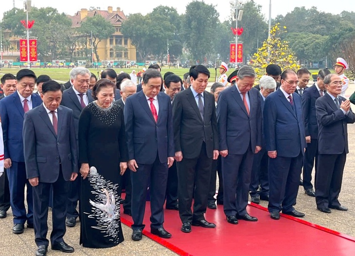 Lãnh đạo Đảng, Nhà nước vào Lăng viếng Chủ tịch Hồ Chí Minh - Ảnh 1.