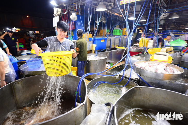 TP.HCM: Lượng thủy hải sản, rau củ về chợ tăng nhưng cần bám sát diễn biến giá - Ảnh 3.