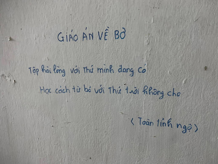 Ảnh vui 25-1: Đi thuê trọ gặp được bút tích của 'anh Toàn đạo lý' - Ảnh 1.