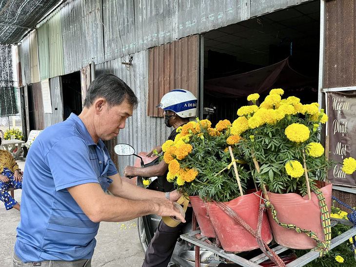 Tết đủ đầy trong ‘căn nhà chạy thận’ ở Vĩnh Long - Ảnh 2.