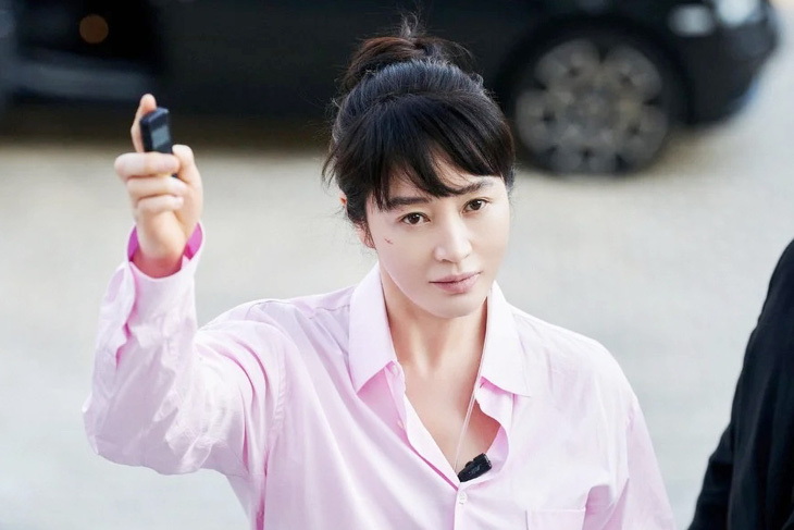 Unmasked của Kim Hye Soo lột trần hiện thực xã hội - Ảnh 1.