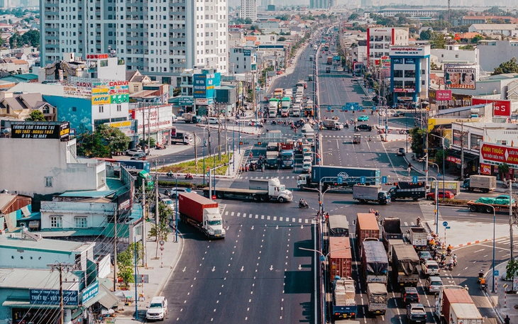 Người dân đi du xuân, cao tốc TP.HCM - Long Thành - Dầu Giây ùn ứ mùng 2 Tết - Ảnh 5.