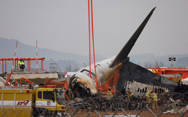 Hàn Quốc: Máy bay Air Busan bốc cháy, không có thương vong - Ảnh 2.