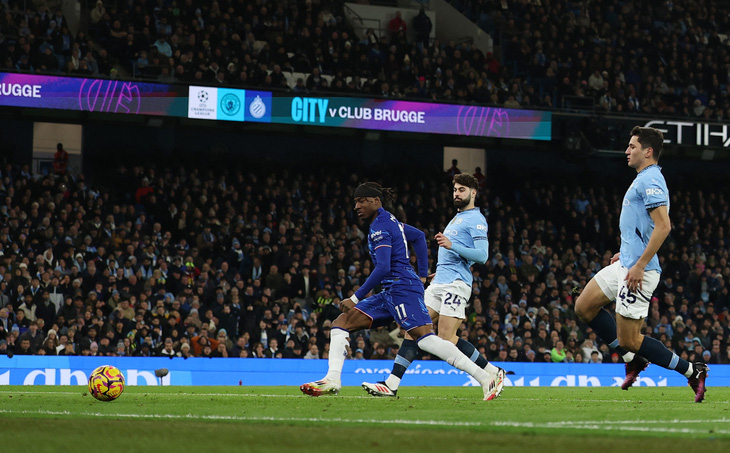 Dùng tân binh người Uzbekistan, Man City đánh bại Chelsea - Ảnh 2.