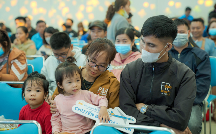 "Làm cả năm không dư đồng nào", công nhân vẫn mong về quê thăm con, ông bà - Ảnh 4.