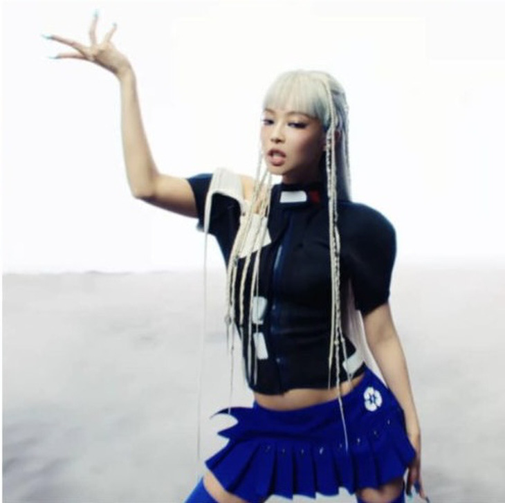 Trang phục của Jennie (BlackPink) mặc trong MV ZEN bán hết trong một nốt nhạc - Ảnh 3.