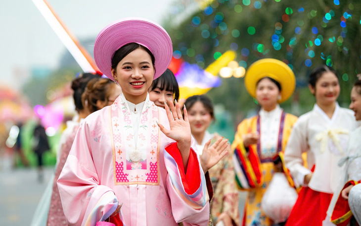 ‘Gã khổng lồ’ đứng đằng sau triển lãm đèn lồng hoành tráng nhất Việt Nam  - Ảnh 9.