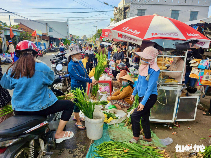 Ba khu chợ độc đáo tại Phú Yên dịp cận Tết khiến du khách thích thú - Ảnh 2.