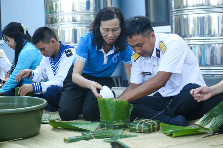 Tết của những người lính hải quân trên vùng biển đảo Tây Nam - Ảnh 5.