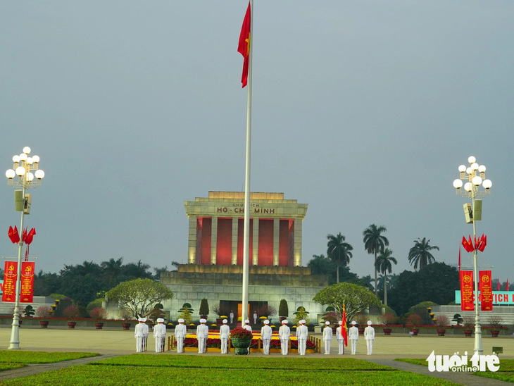 Thiêng liêng lễ chào cờ mùng 1 Tết trên Quảng trường Ba Đình - Ảnh 6.