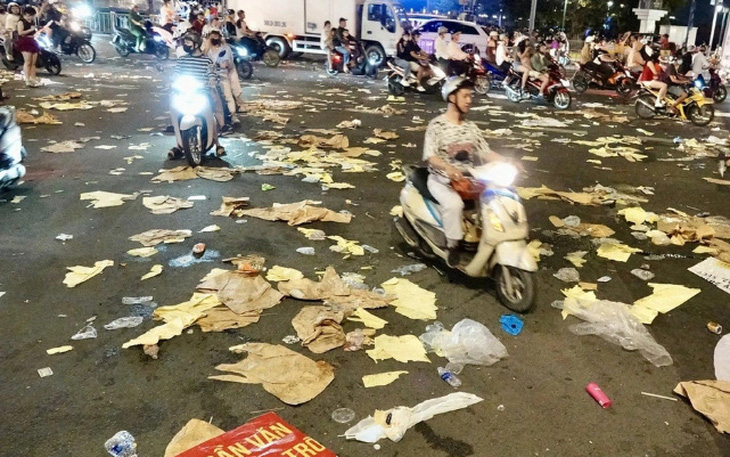 Ra đường sơ sẩy là bầm mắt sưng môi: Vung ngay nắm đấm dù chỉ va chạm nhẹ - Ảnh 3.