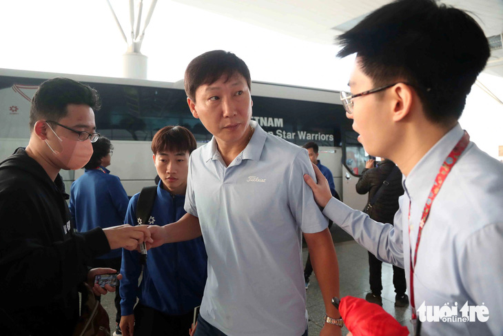 Xuan Son is most sought after at the airport when recruiting Vietnam to Thailand - Photo 2.