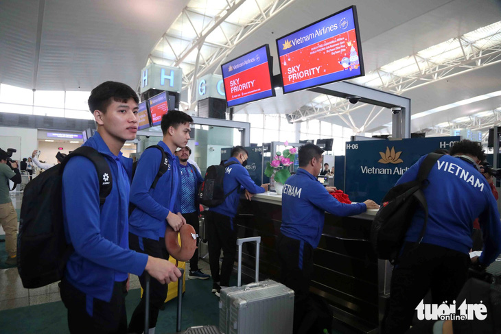 Xuan Son is most sought after at the airport when recruiting Vietnam to Thailand - Photo 8.