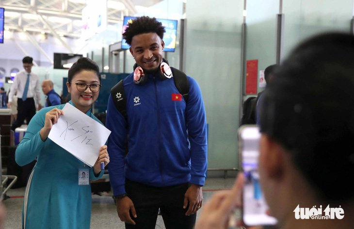 Xuan Son is most sought after at the airport when recruiting Vietnam to Thailand - Photo 10.