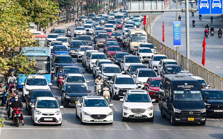 Xử lý gần 38.000 vi phạm giao thông trong 6 ngày nghỉ Tết, tai nạn giảm mạnh - Ảnh 3.