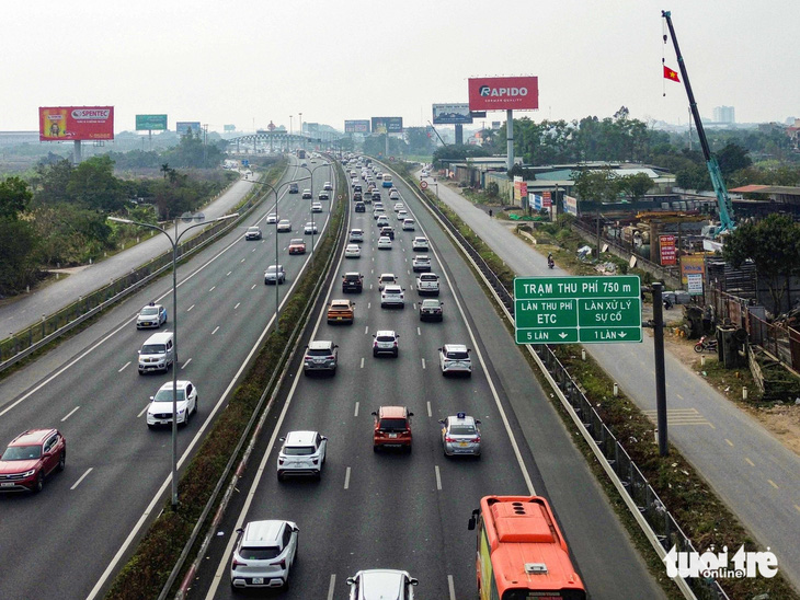 Ngạc nhiên chưa: Người Hà Nội du xuân đông đảo nhưng chấp hành nghiêm quy tắc giao thông - Ảnh 15.