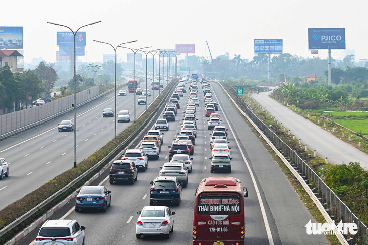 Ngạc nhiên chưa: Người Hà Nội du xuân đông đảo nhưng chấp hành nghiêm quy tắc giao thông - Ảnh 16.