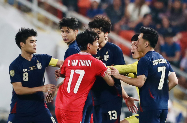 Thái Lan bị chỉ trích vì ghi bàn thiếu fair play - Ảnh 1.