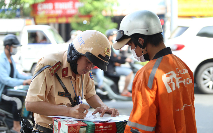 Ba chân kiềng hình thành văn hóa giao thông: Phạt 'khủng', hạ tầng tốt, tuyên truyền sâu - Ảnh 4.