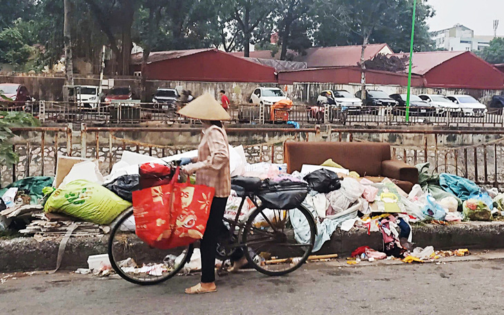 Kinh hoàng rác nhựa ngập tràn - Kỳ 4: Cứ tiện tay thì vứt, mặc kệ người khác dọn rác - Ảnh 3.