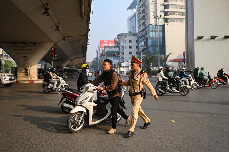 Cục Cảnh sát giao thông nói về việc 'trả tiền' tin báo vi phạm giao thông trên VNeTraffic - Ảnh 1.