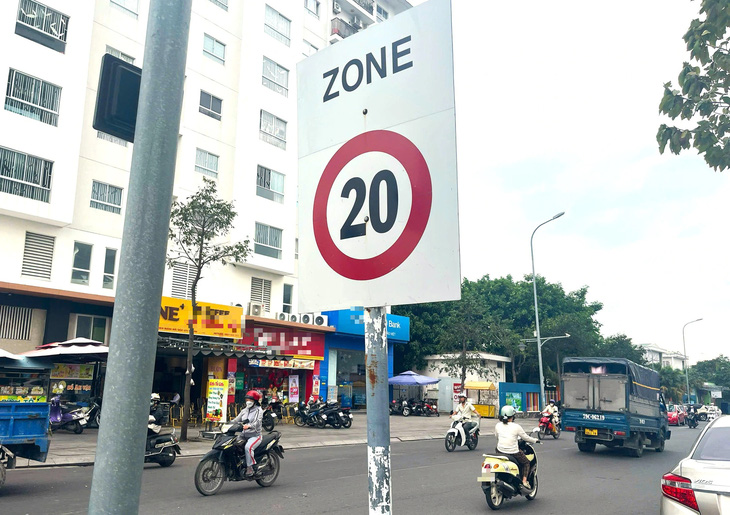 Vụ cắm 2 biển báo tốc độ tối đa 20km/h trên đường đô thị ở Nha Trang: Đã tồn tại hơn 10 năm nay - Ảnh 1.