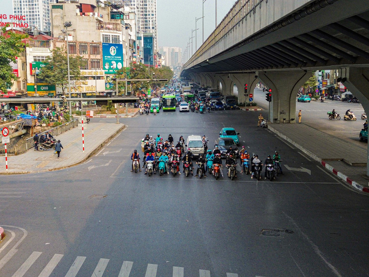 Sở Giao thông vận tải Hà Nội: 'TP.HCM tham khảo cách triển khai điều hành đèn giao thông ở Hà Nội' - Ảnh 1.