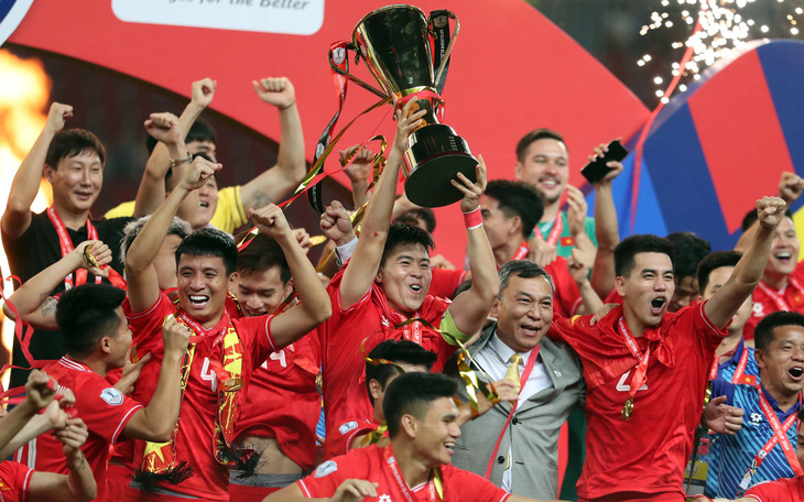 Đội tuyển Việt Nam nhận thưởng hơn 30 tỉ đồng cho cúp vô địch ASEAN Cup 2024 - Ảnh 3.