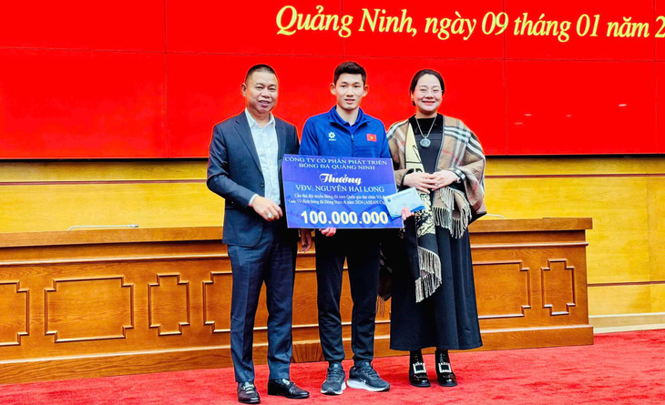 Quảng Ninh thưởng tiền vệ Hai Long 450 triệu đồng - Ảnh 2.