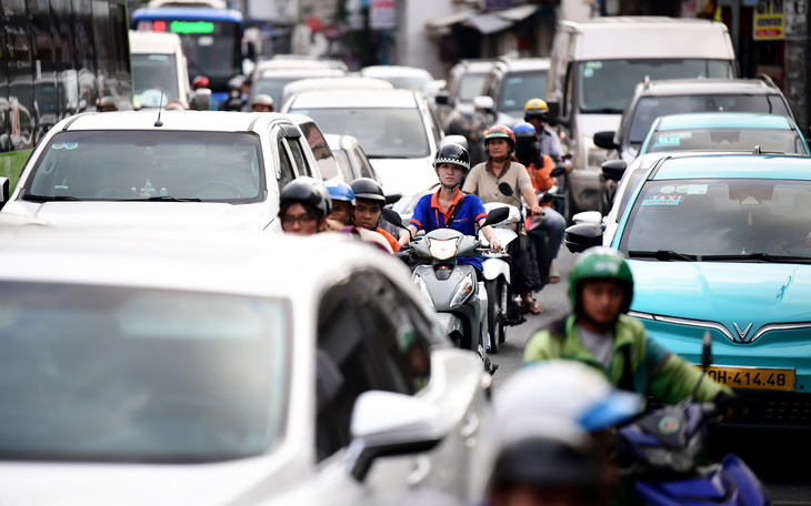 Nhiều bảng thông tin trên đường Phạm Văn Đồng, Mai Chí Thọ... chưa cập nhật mức phạt mới - Ảnh 7.