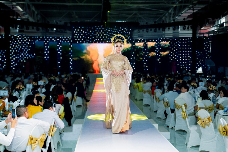 Thái Tuấn Fashion Show quy tụ dàn siêu mẫu đình đám - Ảnh 9.