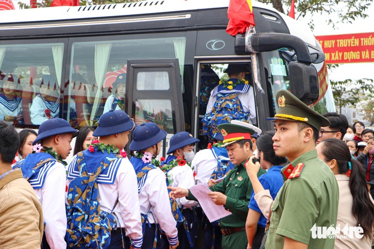 Hơn 1.400 thanh niên Đà Nẵng khí thế lên đường nhập ngũ - Ảnh 5.