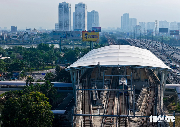 Vì sao metro số 1 đôi lúc phải dừng khi trời mưa? - Ảnh 2.