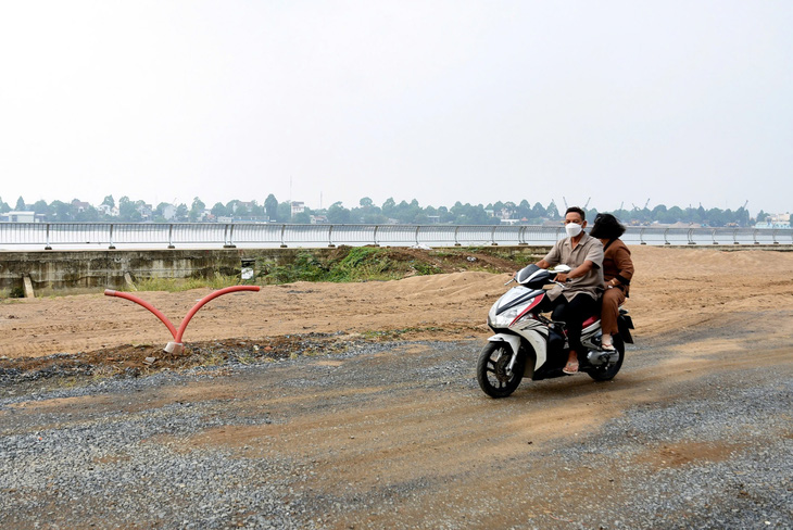 Dự án đường ven sông Đồng Nai: 5,2km đường, hơn 3 năm dự án chưa xong - Ảnh 8.