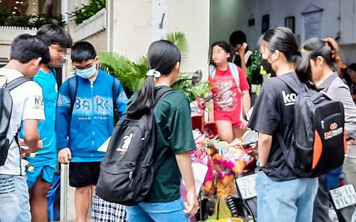 Những vấn đề đặt ra từ việc chàng cưới hai cô gái có thai, giấy phép lái xe bị 'treo' xe trùm mền - Ảnh 3.