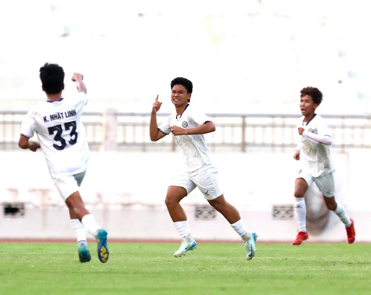 Con trai Quang Hải ghi bàn ở Giải U19 quốc gia - Ảnh 1.