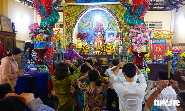 Hàng ngàn người dân và du khách tham quan đại lễ thường niên tưởng nhớ bà lớn tướng Lê Kim Định - Ảnh 1.