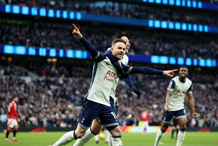 Thua Tottenham, Man United rơi xuống vị trí thứ 15 - Ảnh 1.