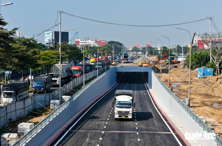  TP.HCM yêu cầu chấm dứt việc ngập nước hầm chui Nguyễn Văn Linh - Ảnh 2.