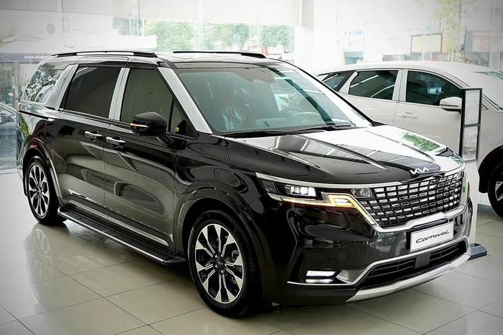 Tin tức giá xe: Kia Carnival bản cũ giảm tới 70 triệu tại đại lý, sử dụng động cơ mà bản mới đã bỏ - Ảnh 1.