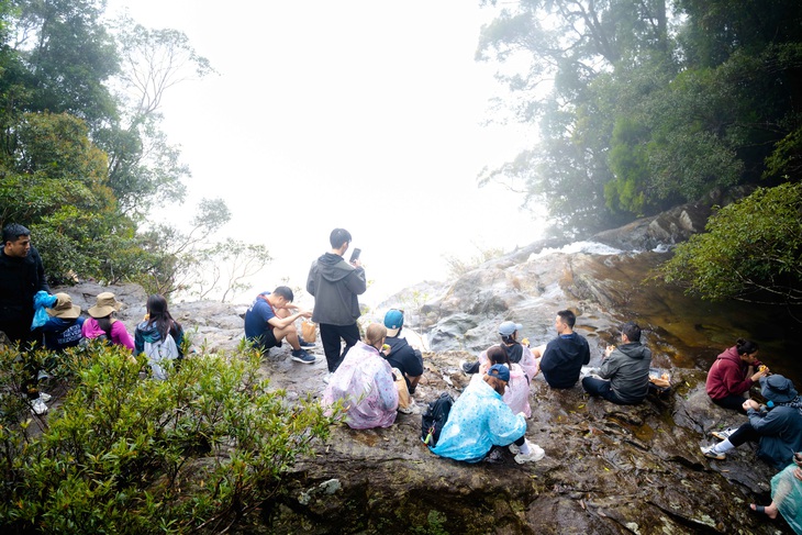 Trekking vườn quốc gia Bạch cùng Hoàng Lê Giang - Ảnh 8.