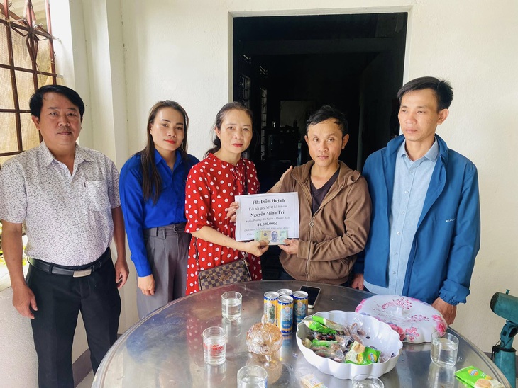 Công an làm việc với nạn nhân vụ 'sáng nhận tiền cứu em, tối bị lừa đảo mất sạch' - Ảnh 2.